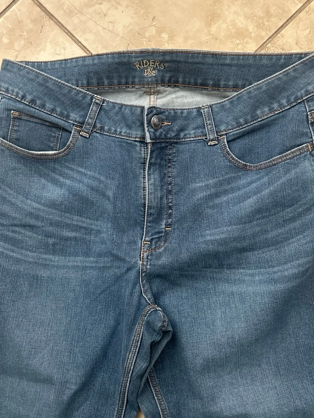 Riders By Lee Women’s Ultra Soft Denim Mid-Rise Capri Pants Sz 16